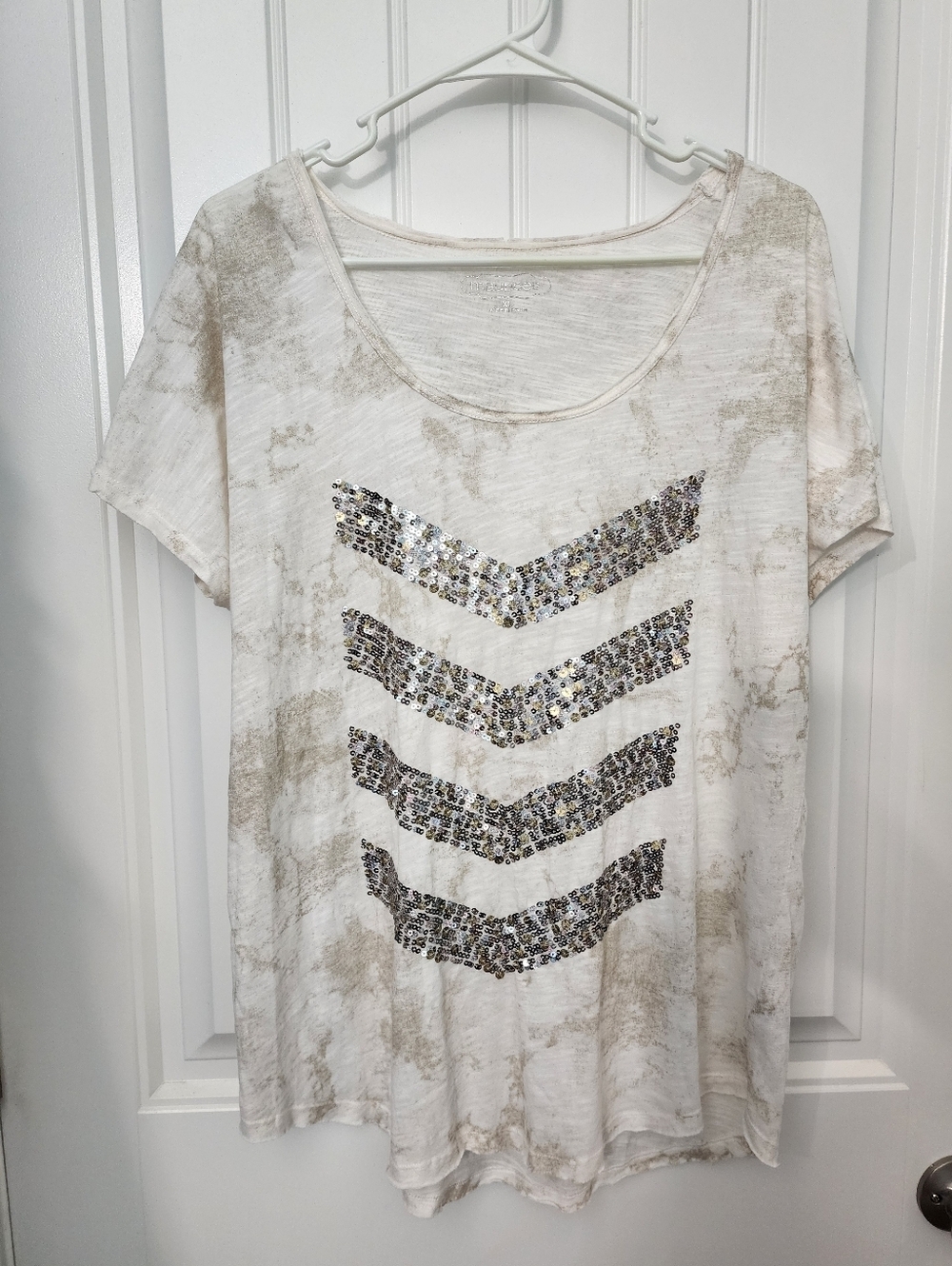 Maurices Cream Short Sleeve Tee with Silver Sequin Chevron, Size XL